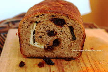 Pane integrale in cassetta con lievito madre, ai sapori di Sicilia