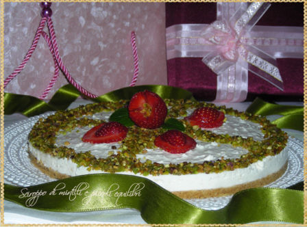 “Quanti modi di fare e rifare...” Cheesecake al pistacchio con top alle fragole