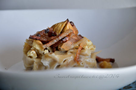 tagliatelle di farina di porcini in crema di gorgonzola,  "bruciate" e pancetta di cinta senese per i colori dell'autunno