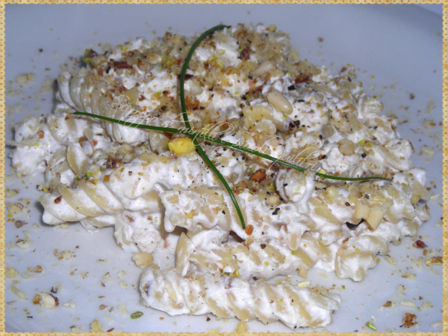 Fusilli con ricotta e frutta secca