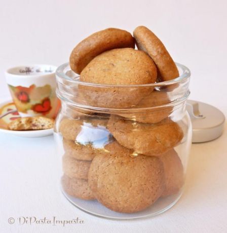 Biscotti di farro e mandorle senza burro