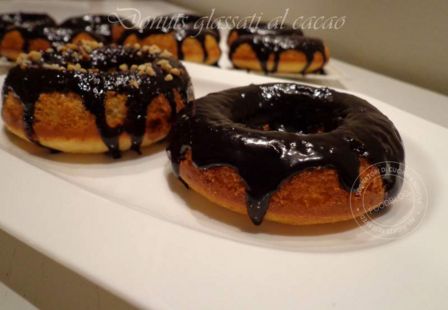 DONUTS GLASSATI AL CACAO