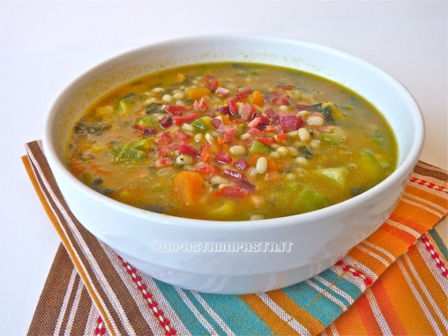 Zuppa di orzo con zucca zucchine cavolo nero e speck