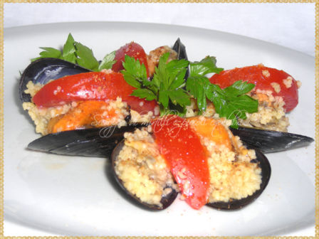 Cous cous con cozze, vongole, bottarga di tonno e pomodori
