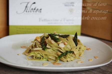 RICETTA FETTUCCINE AL FARRO CON CREMA DI ASPARAGI E MANDORLE CROCCANTI