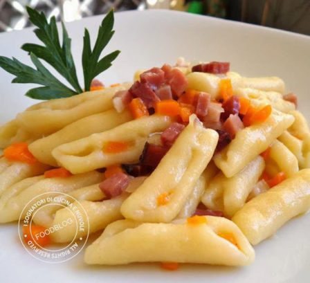 RICETTA CAVATELLI A TRE DITA o capunti CON RAGU' BIANCO DI SPECK