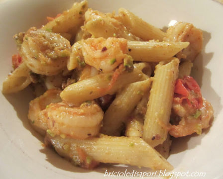 Pasta con gamberi, pomodorini e pistacchi di Bronte