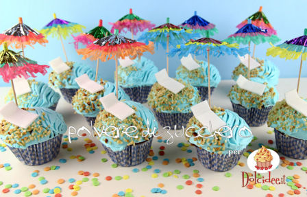 Tutorial per dolcidee.it: cupcakes estivi con mare, sabbia, lettini e ombrelloni