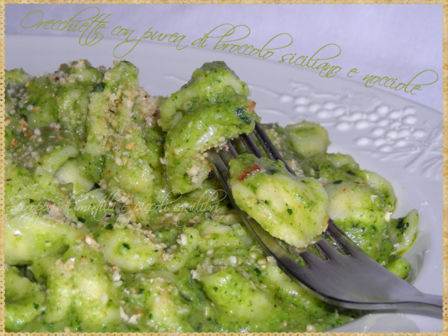 Orecchiette con purea di broccolo siciliano e nocciole