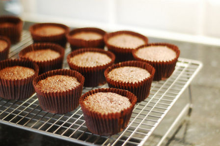 Muffin con farina di farro e farina di nocciole / Muffins with spelt and hazelnuts flour