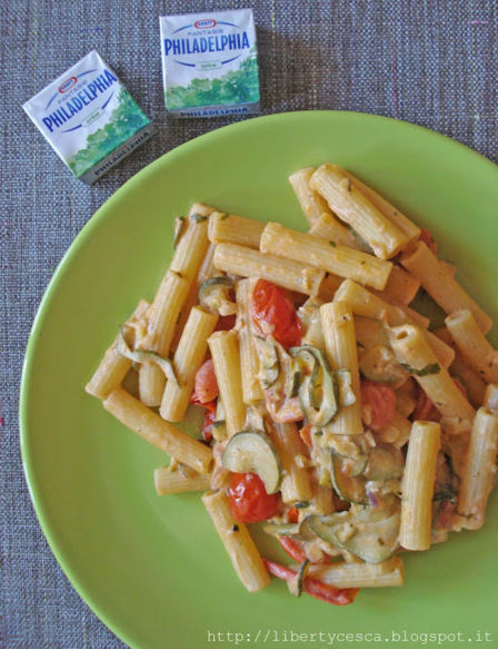 Pasta con Philadelphia alle erbe, zucchine e pomodorini / Pasta with Philadelphia with herbs, courgettes and cherry tomatoes