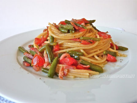 Spaghetti con fagiolini pomodorini e speck