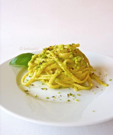 Linguine al pesto di zucchine e pistacchi di Bronte