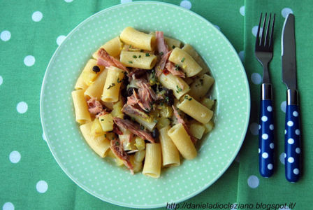 Rigatoni tonno e patate con olive e capperi