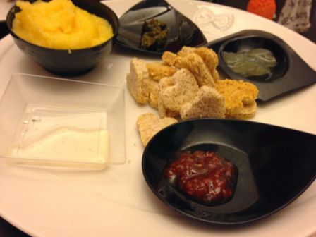 Con e Senza Bimby, Antipasti di formaggi Misti, Polenta e Salsine Varie per Una Cena tra Amici