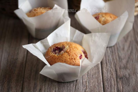 RICETTA MUFFIN ALLA PANNA CON LE FRAGOLE