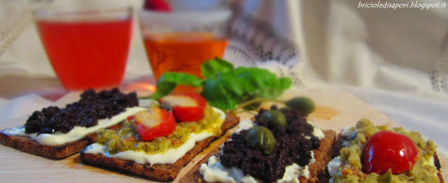 Crostini di pane di semi di lino tostati e farciti - 1