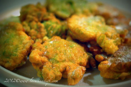 "Alla bellezza ci si abitua, alla bruttezza (di spirito) non ci si rassegna" Proviamoci con delle frittelle di fiori di zucca