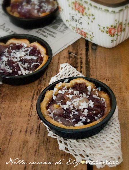 Mini quiche alle cipolle rosse e marmellata di agrumi