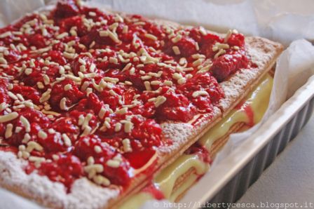 Millefoglie con crema pasticcera e lamponi / Mille-feuille with pastry cream and raspberries