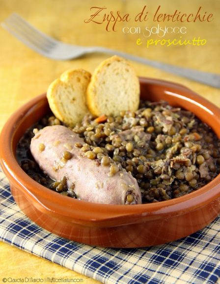 Zuppa di lenticchie con salsicce e prosciutto