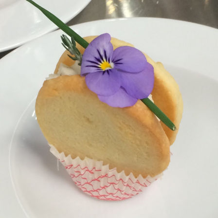 Biscotti Salati al Parmigiano con Mousse di Mascarpone, Noci e Timo