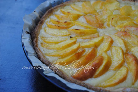 Crostata di pesche e crema all'amaretto