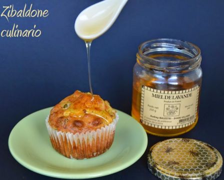 Muffins di mais con guanciale, piselli e  cuore di formaggio erborinato