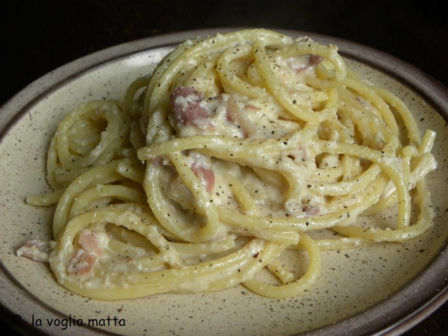 Bucatini al pesto bianco e speck