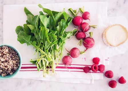 Insalata di rucola, caprino e lamponi