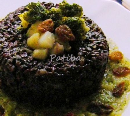 Riso Venere con broccoli e uvetta