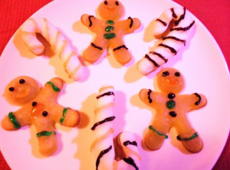 RICETTE BIMBY – OMINI DI PAN DI ZENZERO E CANDY CANE DECORATI CON PASTA DI ZUCCHERO