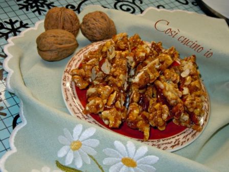 Croccante di noci e nocciole (ricetta di riciclo avanzi di natale)