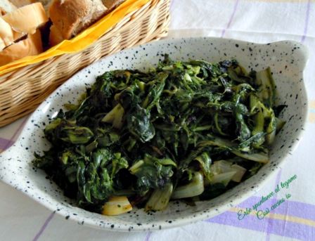 Erbe spontanee al tegame, ricetta di primavera
