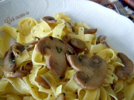 Tagliatelle ai funghi champignon, ricetta veloce