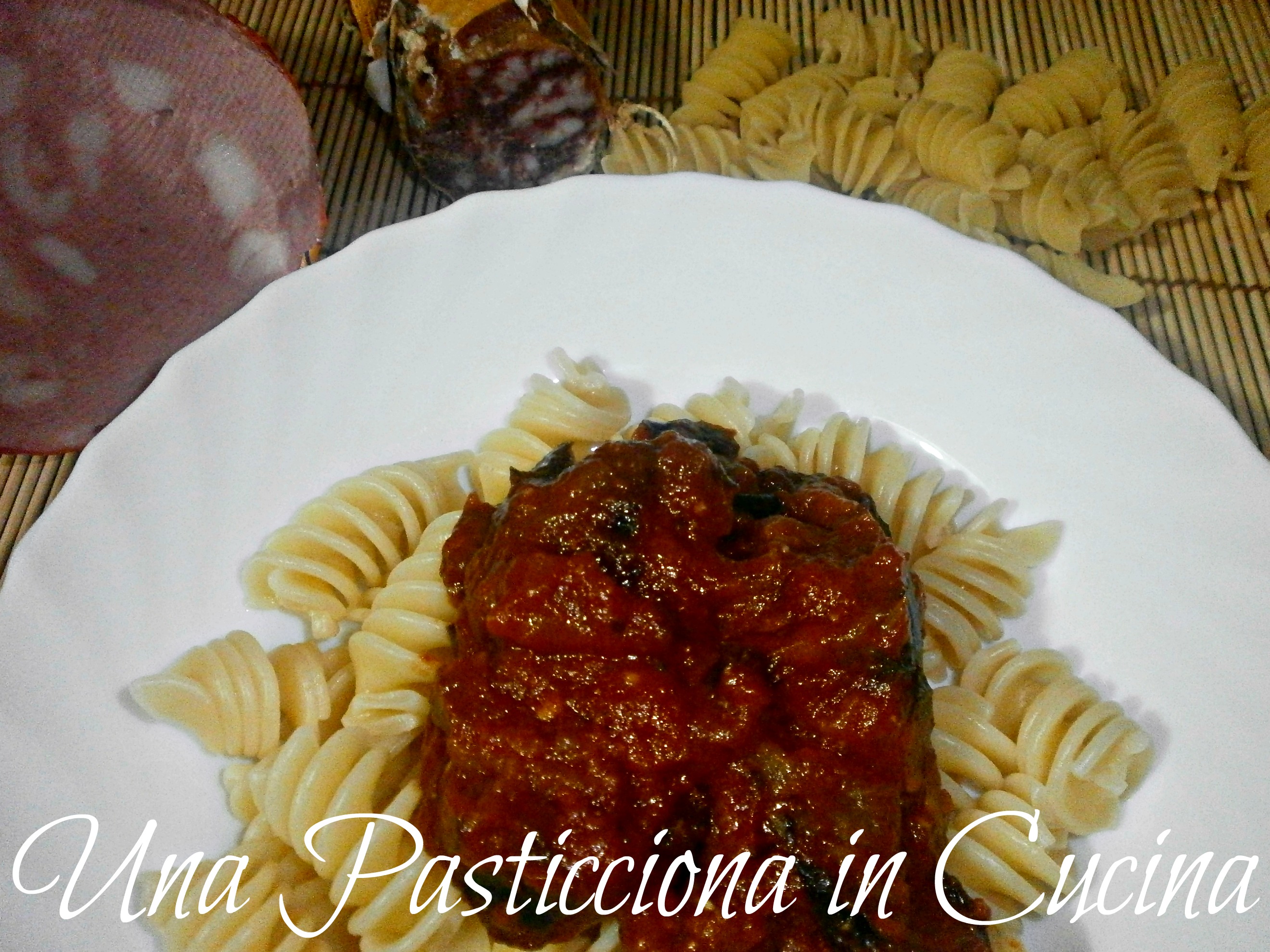 pasta con melanzane e salumi