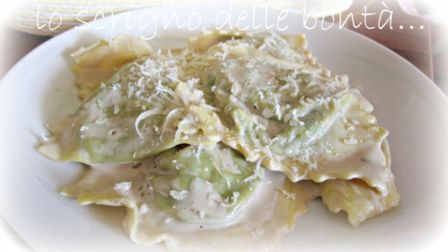 RAVIOLI CON RIPIENO DI ROBIOLA E SPINACI