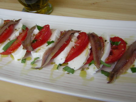 Caprese con acciughe