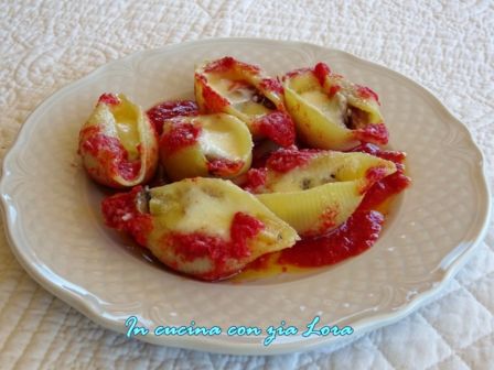 Conchiglioni ripieni funghi e mozzarella