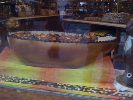 Uovo di cioccolato gigantesco