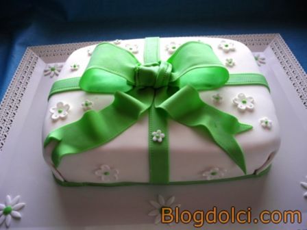 Torta pacco regalo