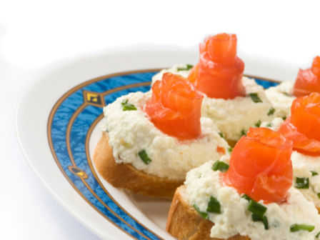 Come preparare le bruschette con ricotta e salmone