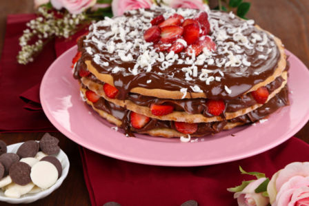 Torta farcita al cioccolato e fragole per San Valentino