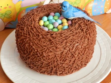 Torta decorata con nido per Pasqua, ricetta e FOTO