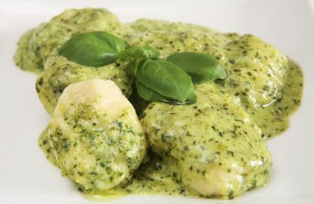 Gnocchi al forno con pesto e besciamella