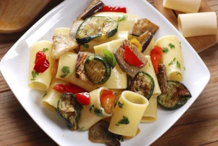 Insalata di pasta con verdure alla griglia