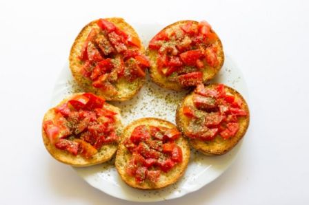 Pizzette con pasta di acciughe