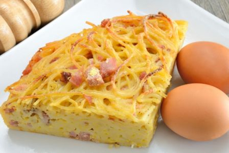 Frittata di pasta con salame e provolone