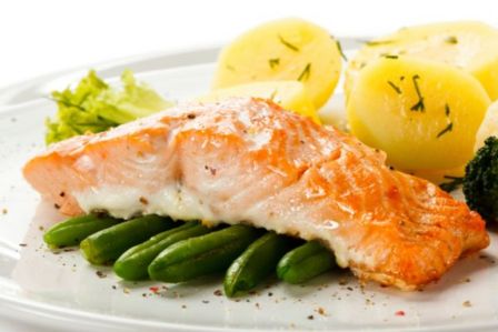 Salmone con capperi yogurt e patate dolci