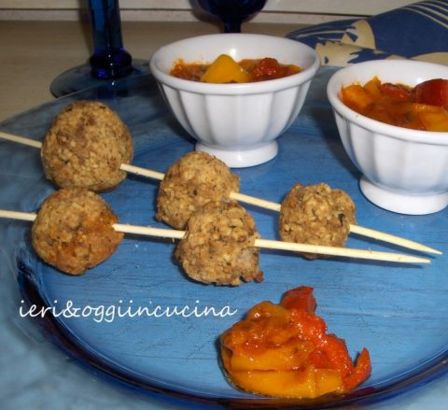 Polpettine di cous cous al forno con peperonata